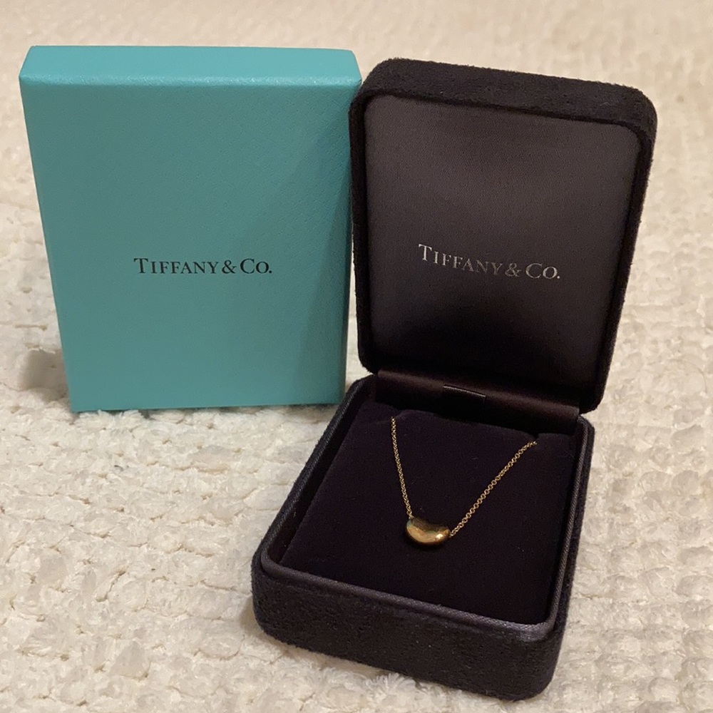Tiffany’s Necklace (Elsa Peretti Bean in gold)